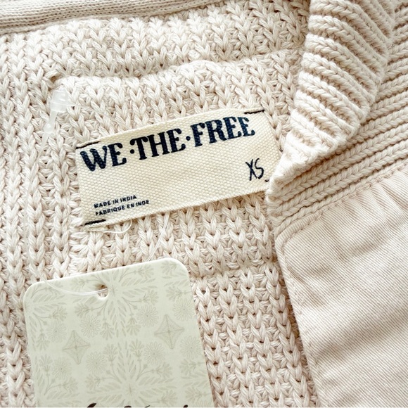 We The Free Sweater Worn Thru Surplus Cardi - Cardigan
Champagne Dream Shacket - Picture 4 of 10
